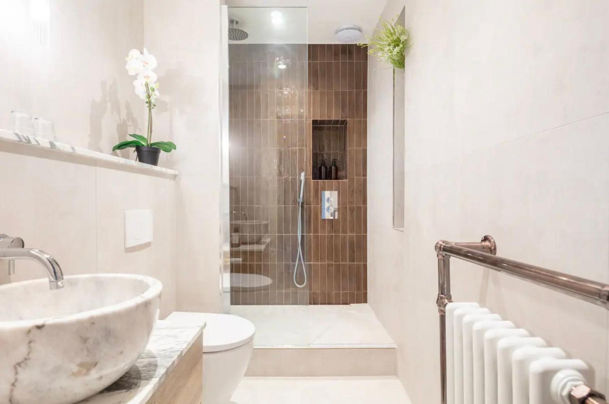Spring Cosy 2-bed With Free Parking Hébergement de vacances *
